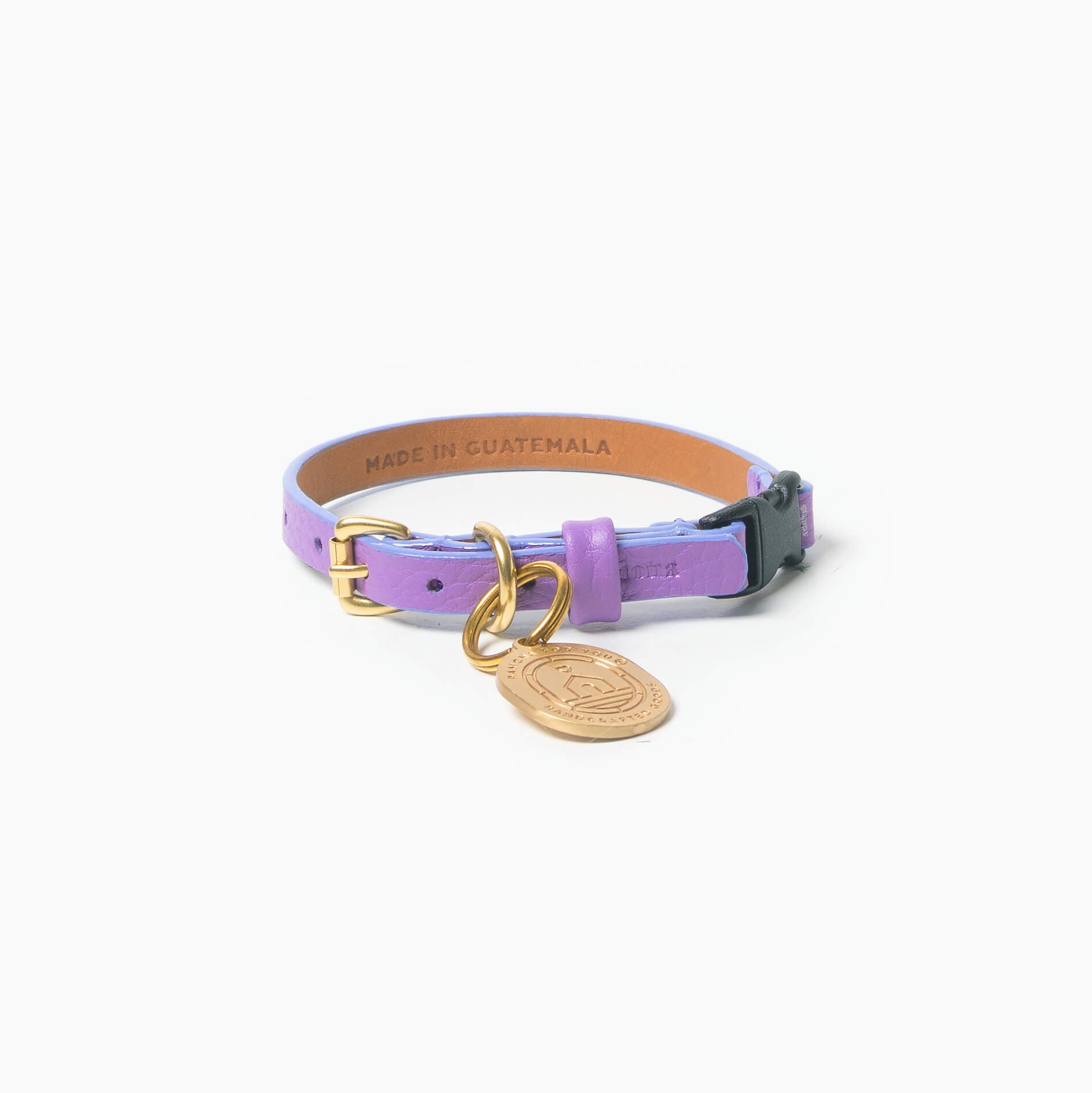 Lilac leather cat collar with tag ID and security clip. Handcreafted leather kitty collar.